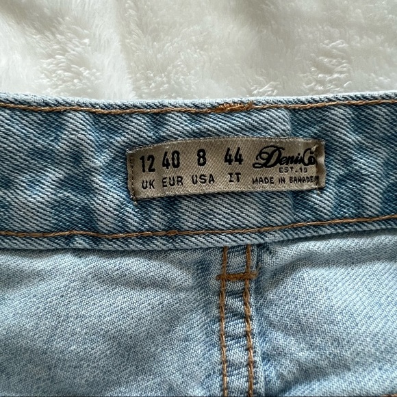 Light jean short - Picture 3 of 3